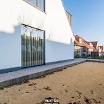 Sailing-large Luxury House In Quiet Location