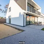 Дом отдыха Sailing-large Luxury House In Quiet Location Ньивпорт