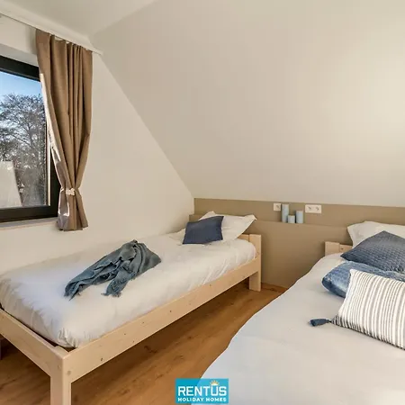 Sailing-large Luxury House In Quiet Location