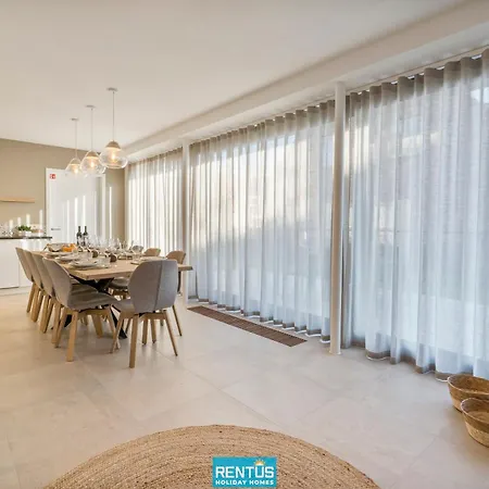 Sailing-large Luxury House In Quiet Location