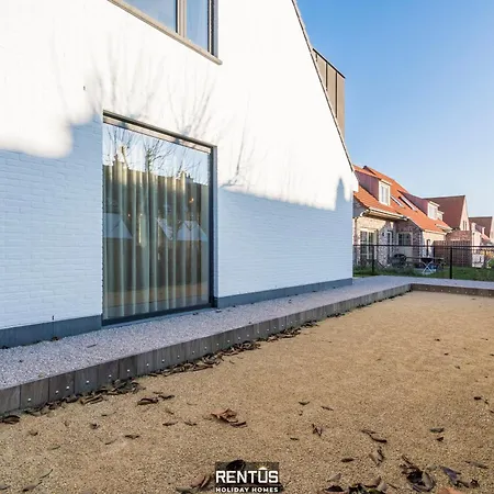 Sailing-large Luxury House In Quiet Location